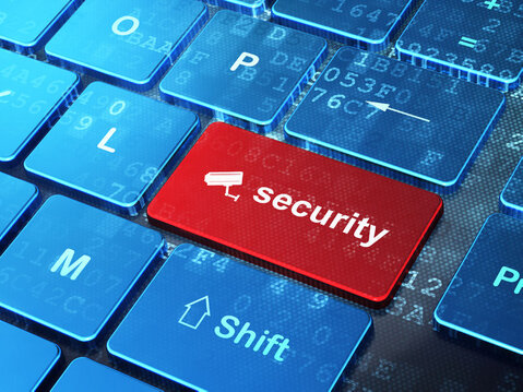 Kontrollraum mit Sicherheitsleitstand und Alarmmanagement-Software